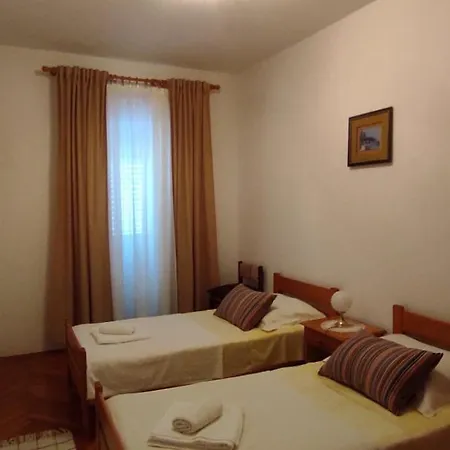 Lile Trstenik (Dubrovnik-Neretva)